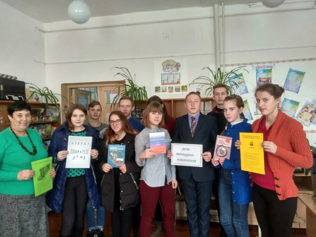 Молодежь будущее россии. День молодого избирателя. Месячник молодого избирателя. Месячник молодого избирателя картинки. День молодого избирателя 3 воскресенье февраля.