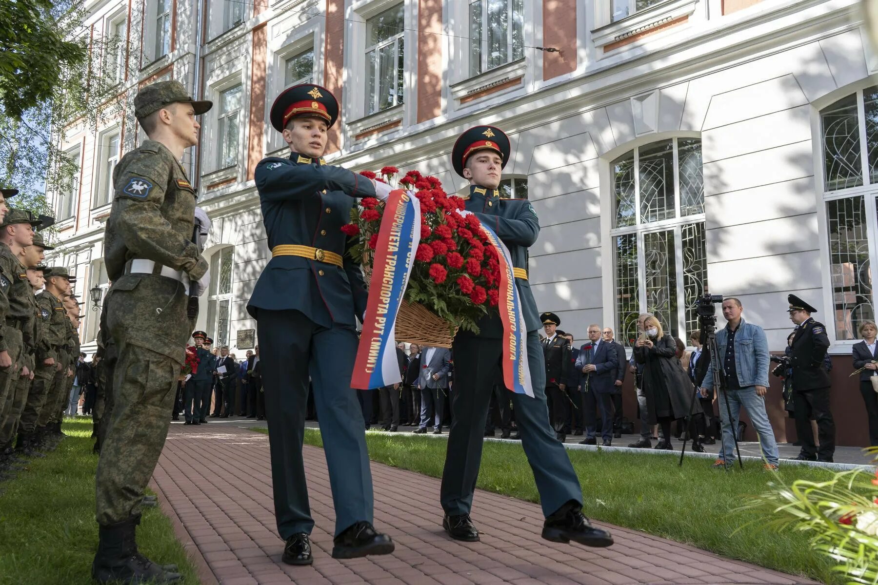 5 мая мероприятие. МИИТ возложение цветов к памятнику. Возложение цветов к памятнику Кострома. МИИТ день солидарности.