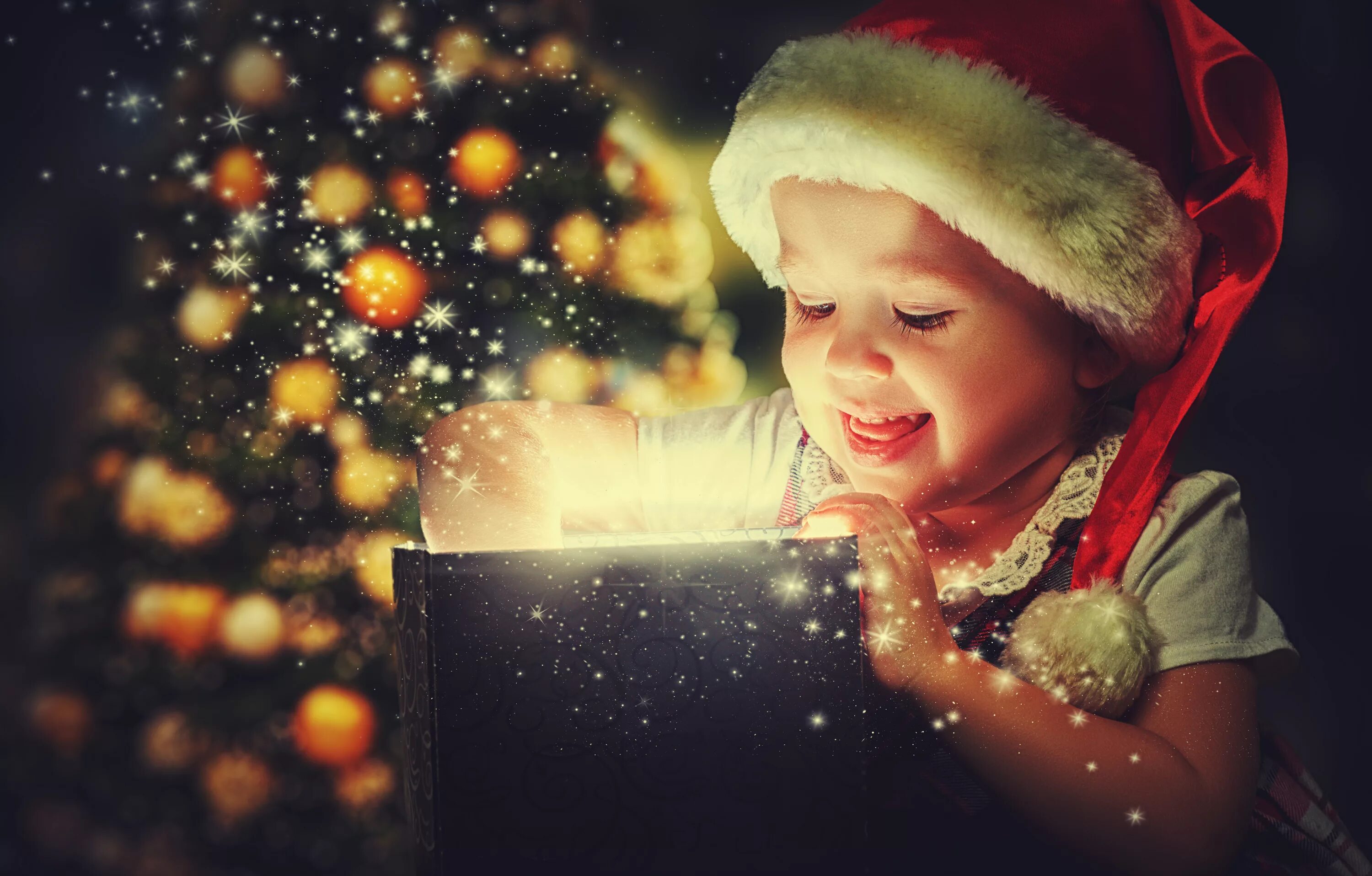 Чудесный сюрприз. Новогоднее чудо. Новый год волшебство. Новогоднее чудо дети. Новогодние подарки для детей.