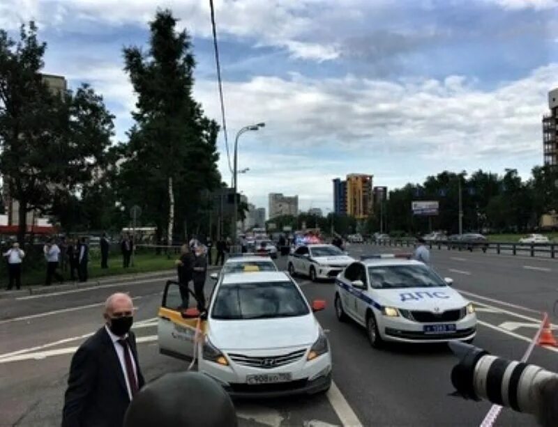 Стрельба в москве сейчас новости. Перестрелка на Ленинском проспекте. Ленинский проспект стрельба ДПС. Полиция на Ленинском проспекте Москва. Стрельба в Ленинском районе.