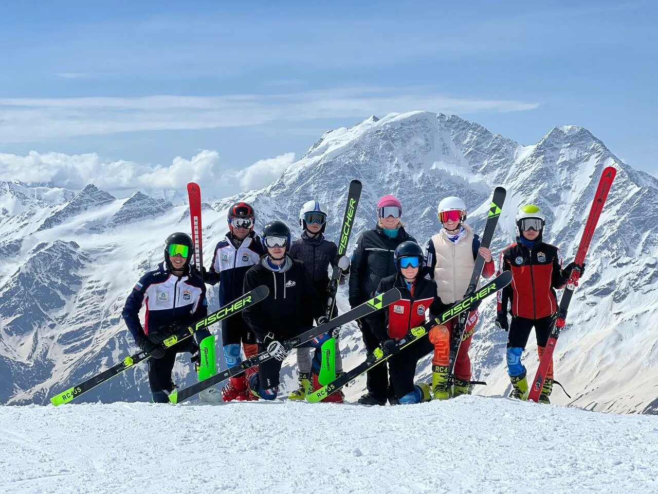 эльбрус вершина. агентство недвижимости эльбрус москва. подъем на эльбрус. высота эльбруса 5642 метра. эльбрус в июле.