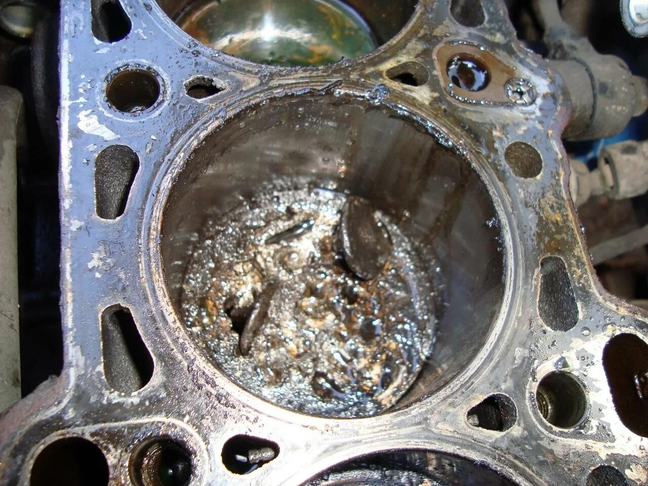 Гнущие клапана ваз. Гнутые клапана granta. Клапана ваз 2114. Клапан впускной 2114. Загнуло клапана ваз 2112 16 клапанов.