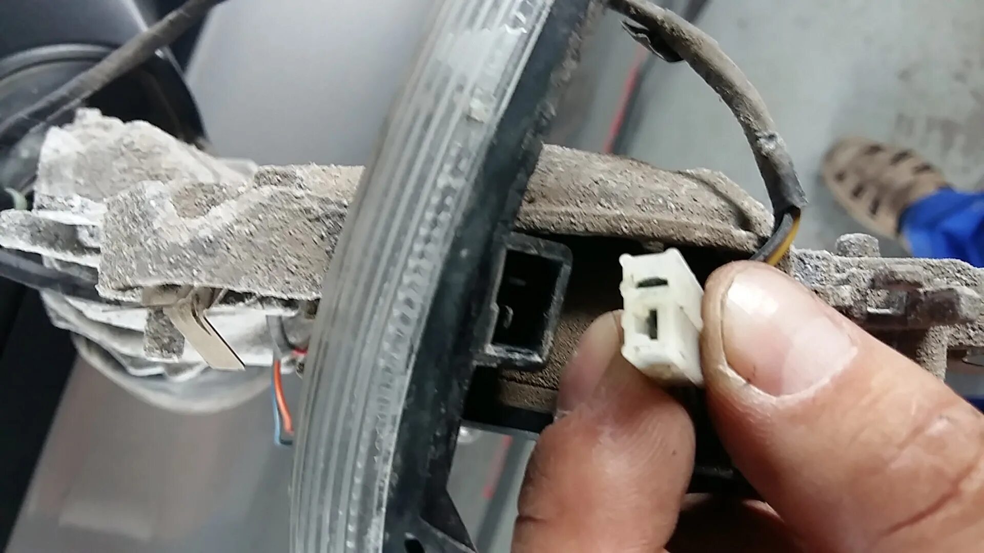 Не работает поворот шкода. Повторитель поворота в зеркало skoda yeti. повторитель в зеркала шкода йети.