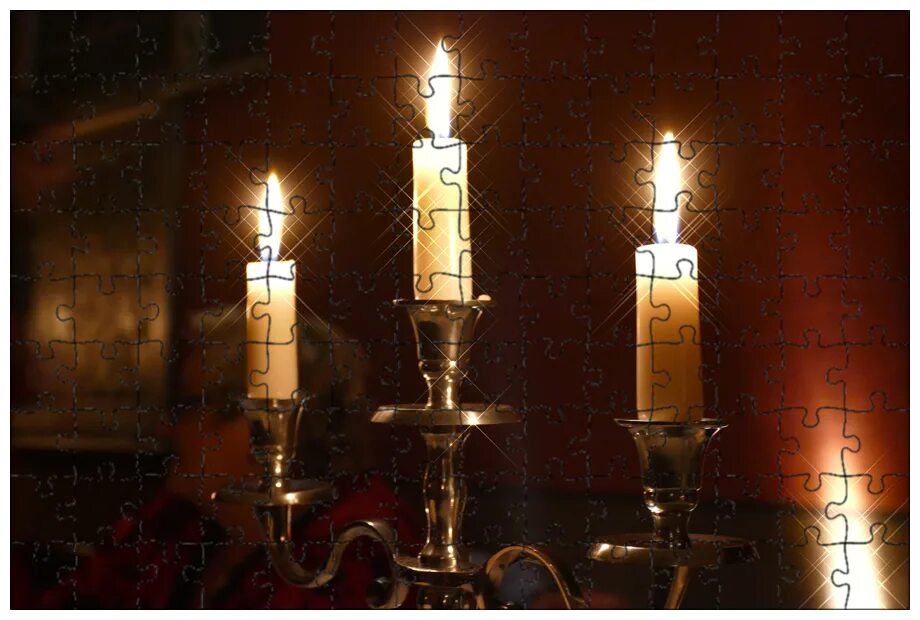 подсвечник горящей свечи. горящая свеча. свеча горела. подсвечник горящей свечи. первые свечи.