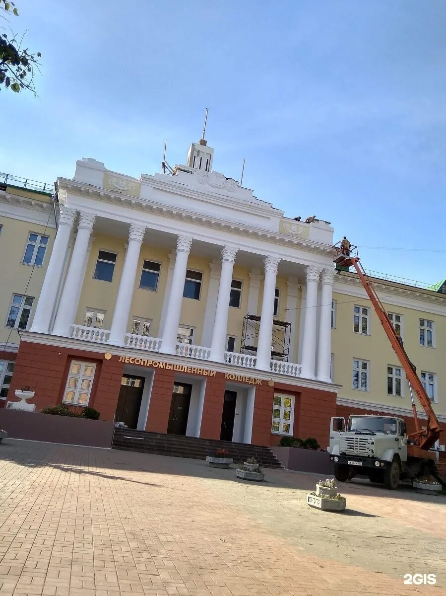 Лесопромышленный колледж. Киров. Кировский лесопромышленный колледж. Лесопромышленный колледж киров официальный сайт. Киров.