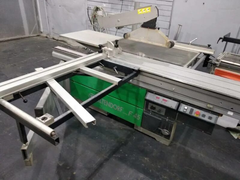 Вертикальный форматный станок. Форматно-раскроечный станок Altendorf f45. Альтендорф ф 45 форматно раскроечный станок. Распиловочный станок Altendorf f45. Форматно - раскроечный станок "Altendorf f 92 t".