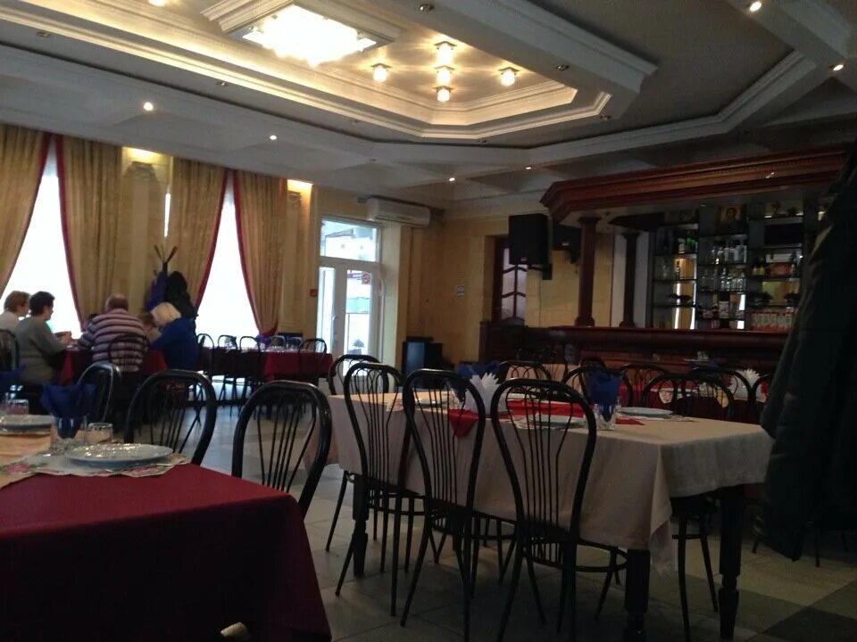 Еда чалтырь. Чалтырь рестораны. Кафе трио саратов. Золотой век чалтырь ресторан. Замок кафе чалтырь.