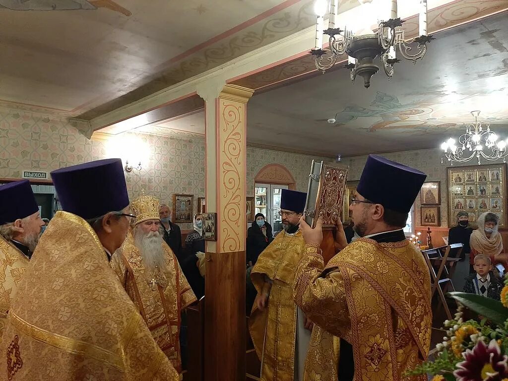 Храм симеона богоприимца и анны пророчицы в черемушках трансляция. Церковь симеона и анны в новых черемушках. Храм симеона в черемушках. Храм черемушки курская область. Новочеремушкинская 32.