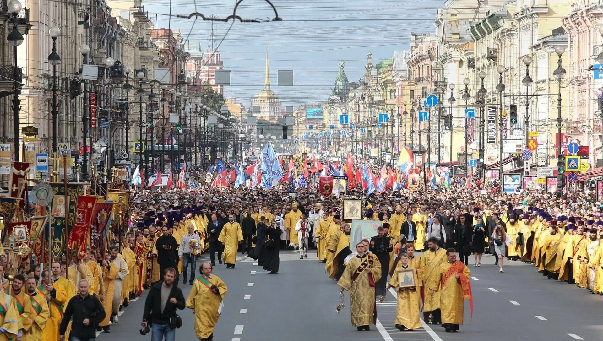 Александро невская лавра крестный ход. Православные шествия ссср. Шествие в крестном ходе. Крестный ход на невском 12 сентября. Крестный ход на невском 12 сентября.