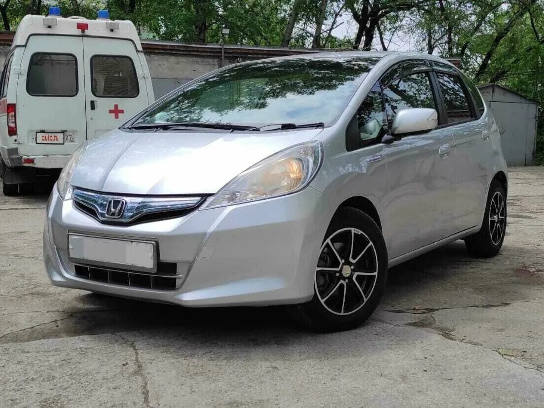 Хонда фит гибрид 2010. Honda Fit 2010 белый. Хонда фит gp1 гибрид. Honda Fit Hybrid 2010 передняя подвеска.