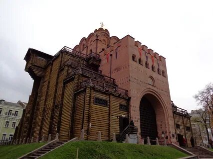 Памятник золотые ворота в каком