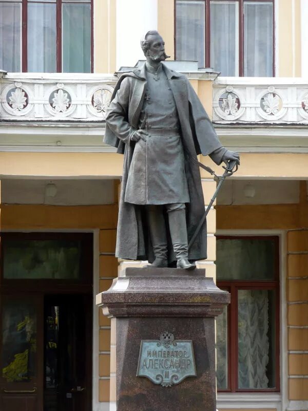 Памятник Александру II на Суворовском проспекте в Санкт-Петербурге. Памятник Александру 2 на Суворовском проспекте СПБ. Памятник александру второй