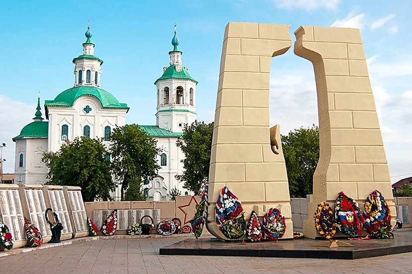 Сайт ишимского городского. Мемориал памяти павших Ишим. Ишим Тюменская область. Памятники города Ишима. Город Ишим Тюменская область площадь.