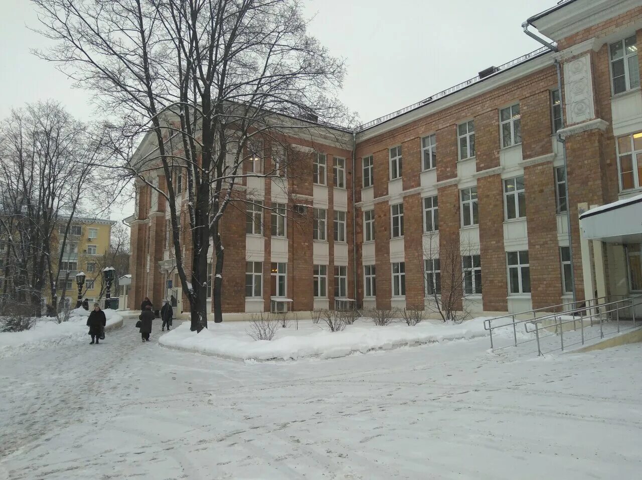 Детский сад имени олехника. Физкультурный проезд 3 корп 2. Филёвский парк. Физкультурный проезд 3к2 планировка. Физкультурный проезд 6 поликлиника.