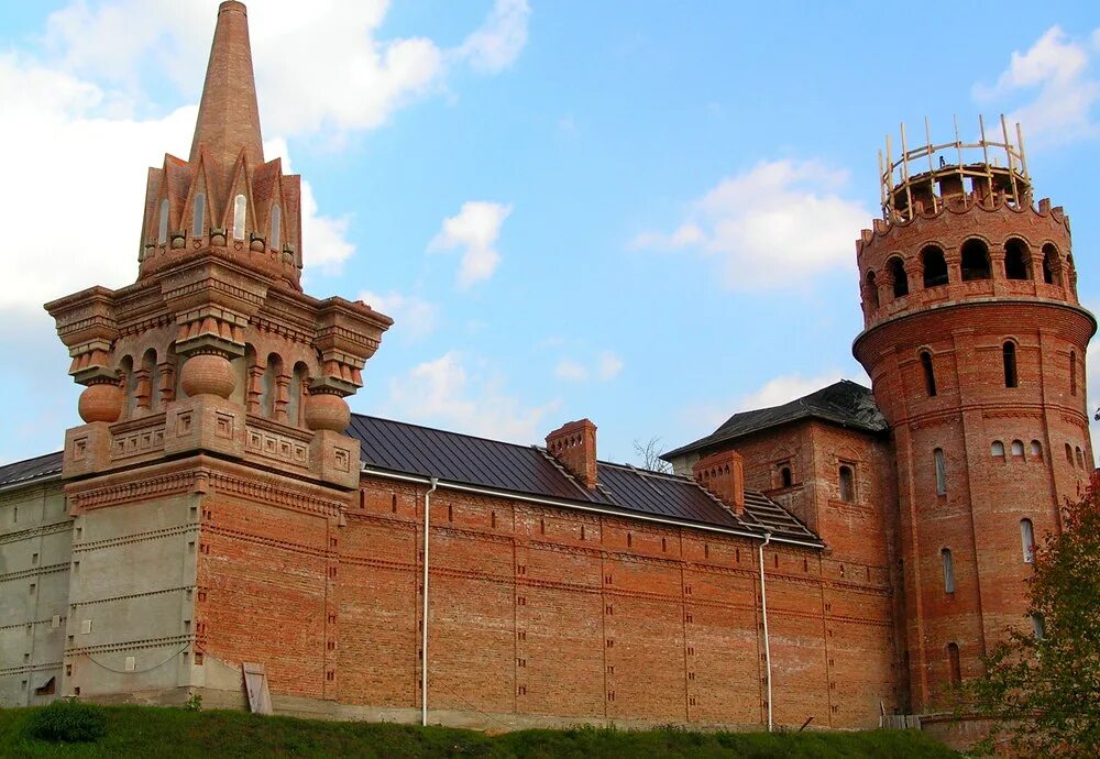 Западная башня. Юго западная башня. русские башни. башенки ярославская область. частокол с башнями.