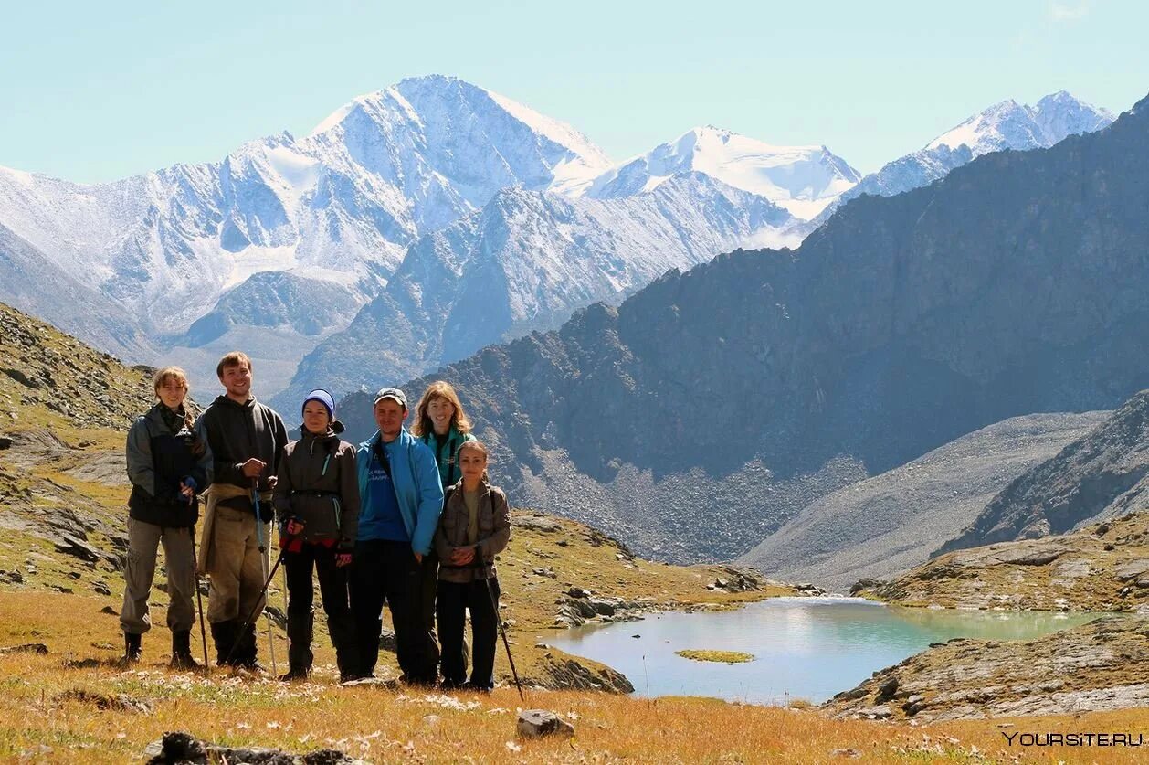 Треккинг белуха. Туристы Алтай Белуха. Гора Белуха. Гора Белуха горный Алтай тур. Экскурсии на гору Белуха Алтай.