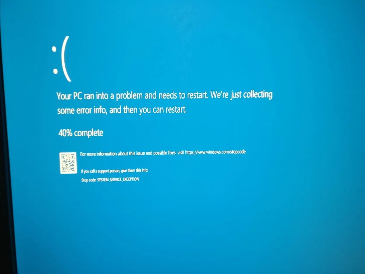 Экран на английском. Синий экран виндовс 10. Синий экран смерти Windows 10 System_service_exception. Краш винды 10. Краш экрана.