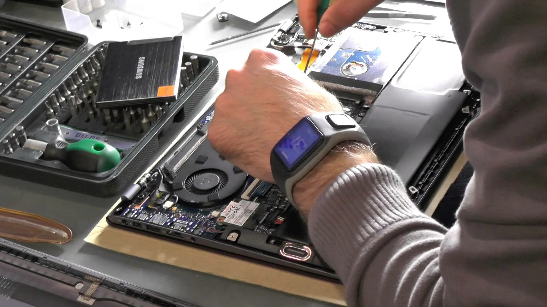 Как правильно апгрейд. Апгрейд. апгрейд системы. ux302 lb ssd. разборка ноутбуков ux302.