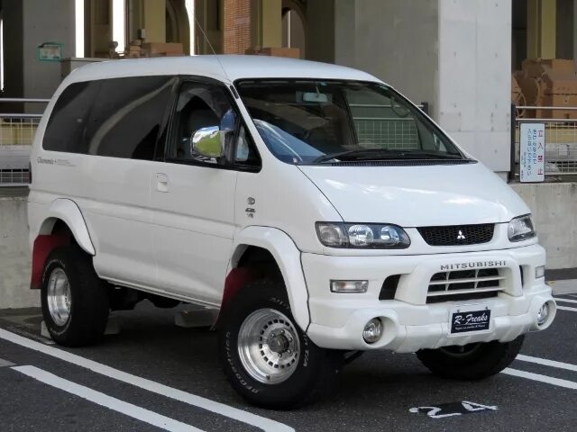 Мицубиси делика 1985. Delica 4wd. Лифт 4 дюйма митсубиси делика. Delica 4 поколения. Delica 3 поколение.