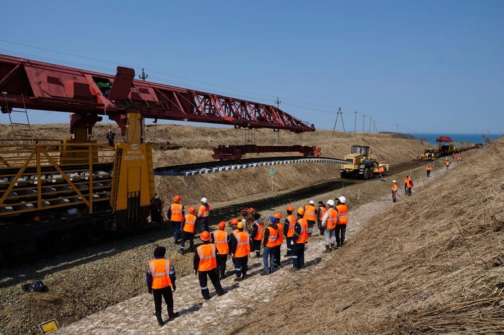 Д сахалин. Сахалинская железная дорога перешивка колеи. Сахалинская железная дорога ржд. Сахалин жд дорога. Д сахалин.