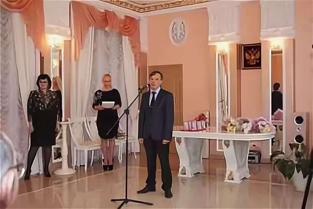 Степана разина 207 оренбург загс. Хохрякова 10/2 тюмень загс. Отдел загс богданович. Загс табличка. Загс богданович свердловская фото.