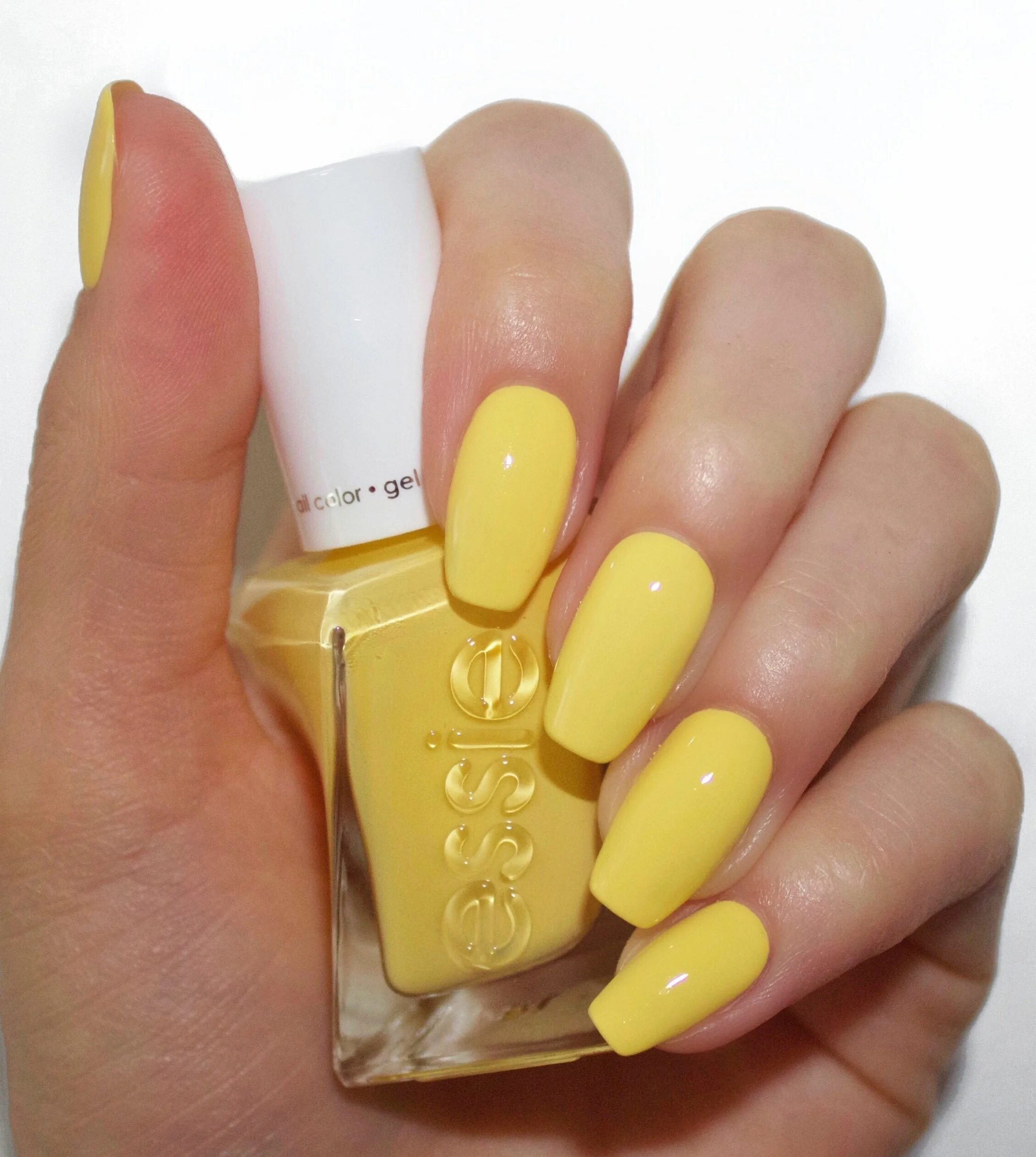 Лак с желтизной. Essie лак желтый. желтый лак swanky. жёлтый лак для ногтей. ногти лимонного цвета.