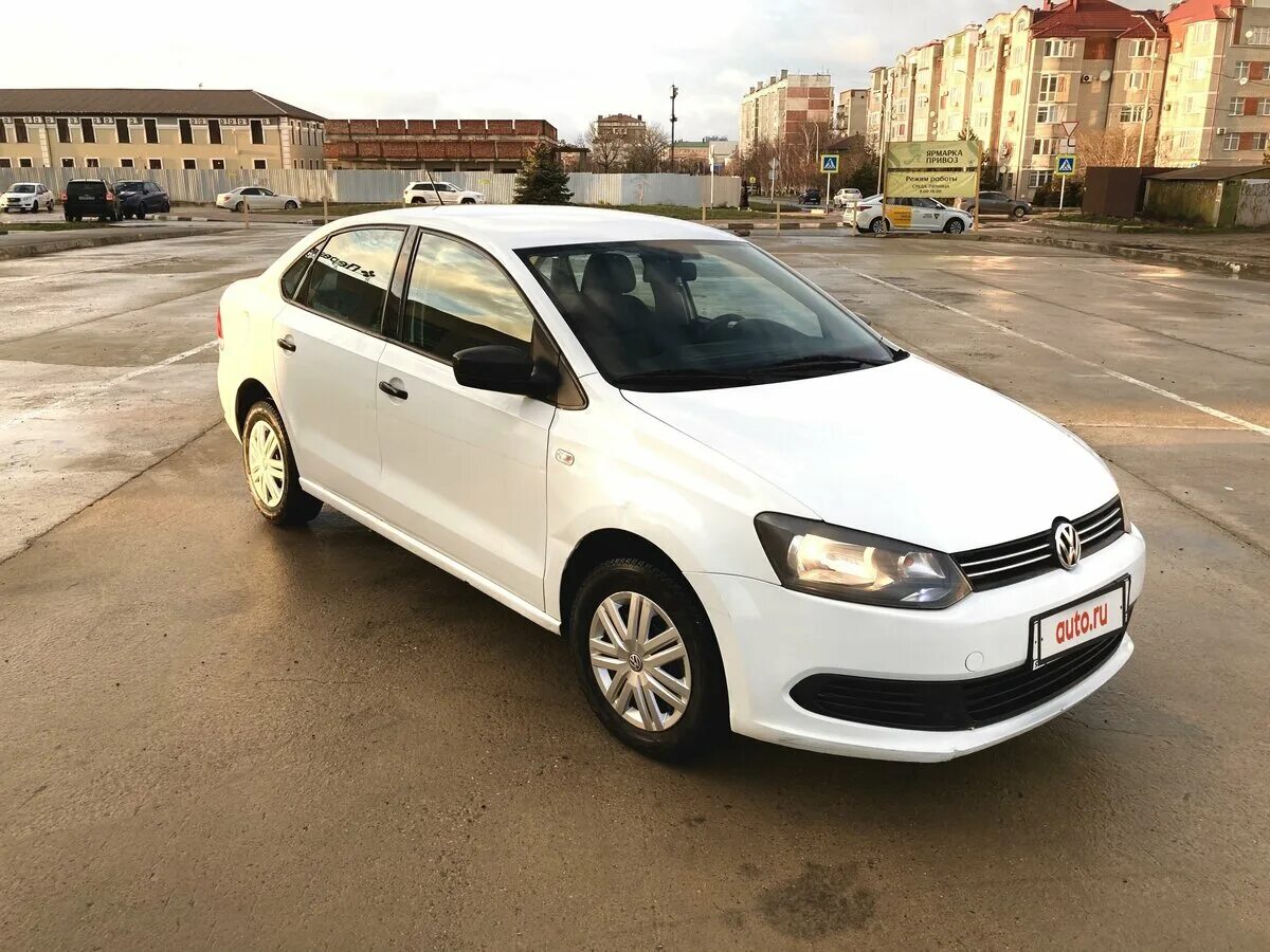 Volkswagen Polo 2014 1.6 at 105 серебристый. Купить фольксваген поло седан 2014