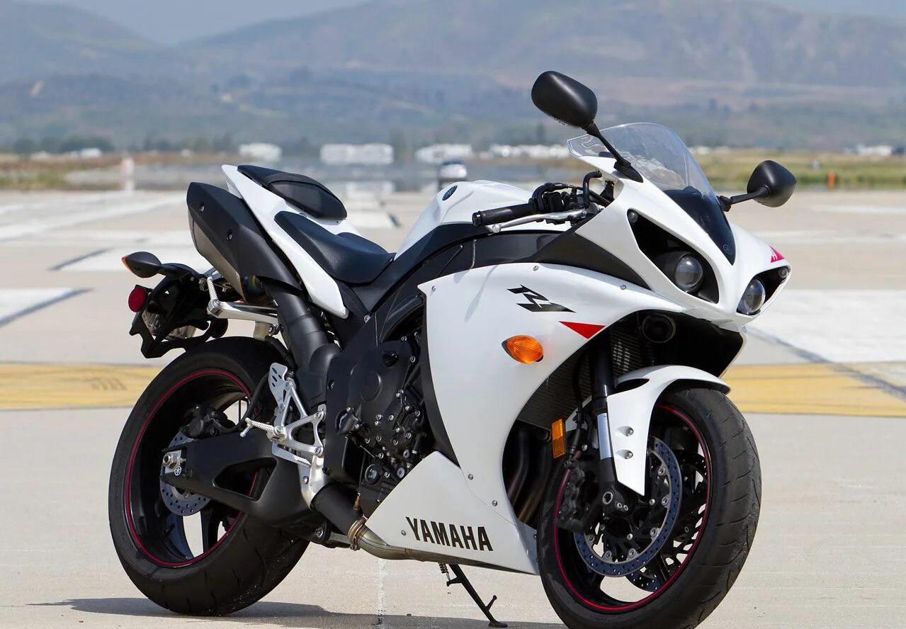 Yamaha yzf-r1 черный. Yamaha r1 2022 black. Yamaha yzf r1 2012. Yamaha yzf-r1 2012 года. Yamaha yzf-r1.