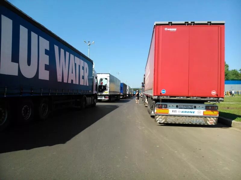 Фуры ростов. Фуры мтз елаз. фура scania прицеп шаланда. прицеп фуры сзади. прицепы для фур trasko вид сзади.