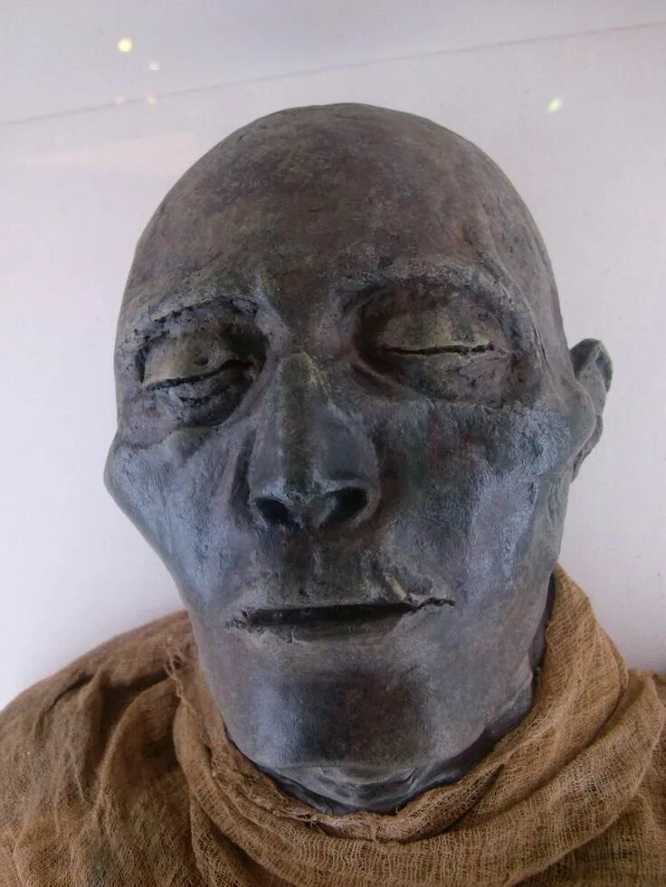 Фараон рамзес 2. Костюм мумии в пабг мобайл. Мумя. Pubg mumya костюм мумия. Статуя рамзеса ii.