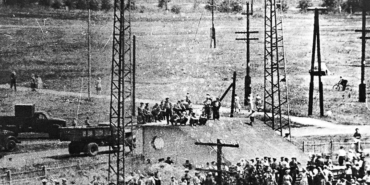 Ростовский расстрел. Восстание в новочеркасске в 1962. новочеркасский расстрел в 1962. новочеркасск 1962 расстрел рабочих. новочеркасск хрущев расстрел.