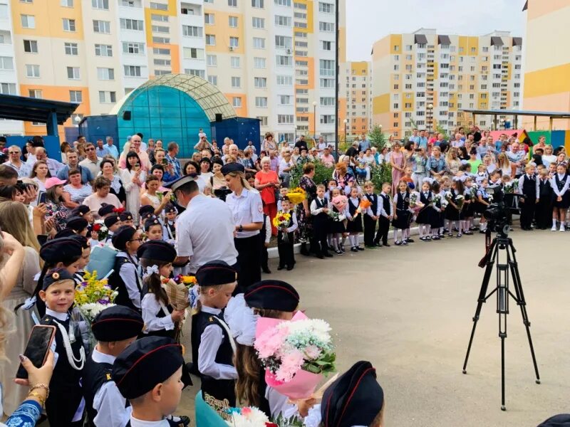 Олимпионик саратов. Олимпионик Прогимназия Лисина. Прогимназия Олимпионик Саратов. Саратов Олимпионик кадетский класс. Школа Саратов кадетская 1 сентября.