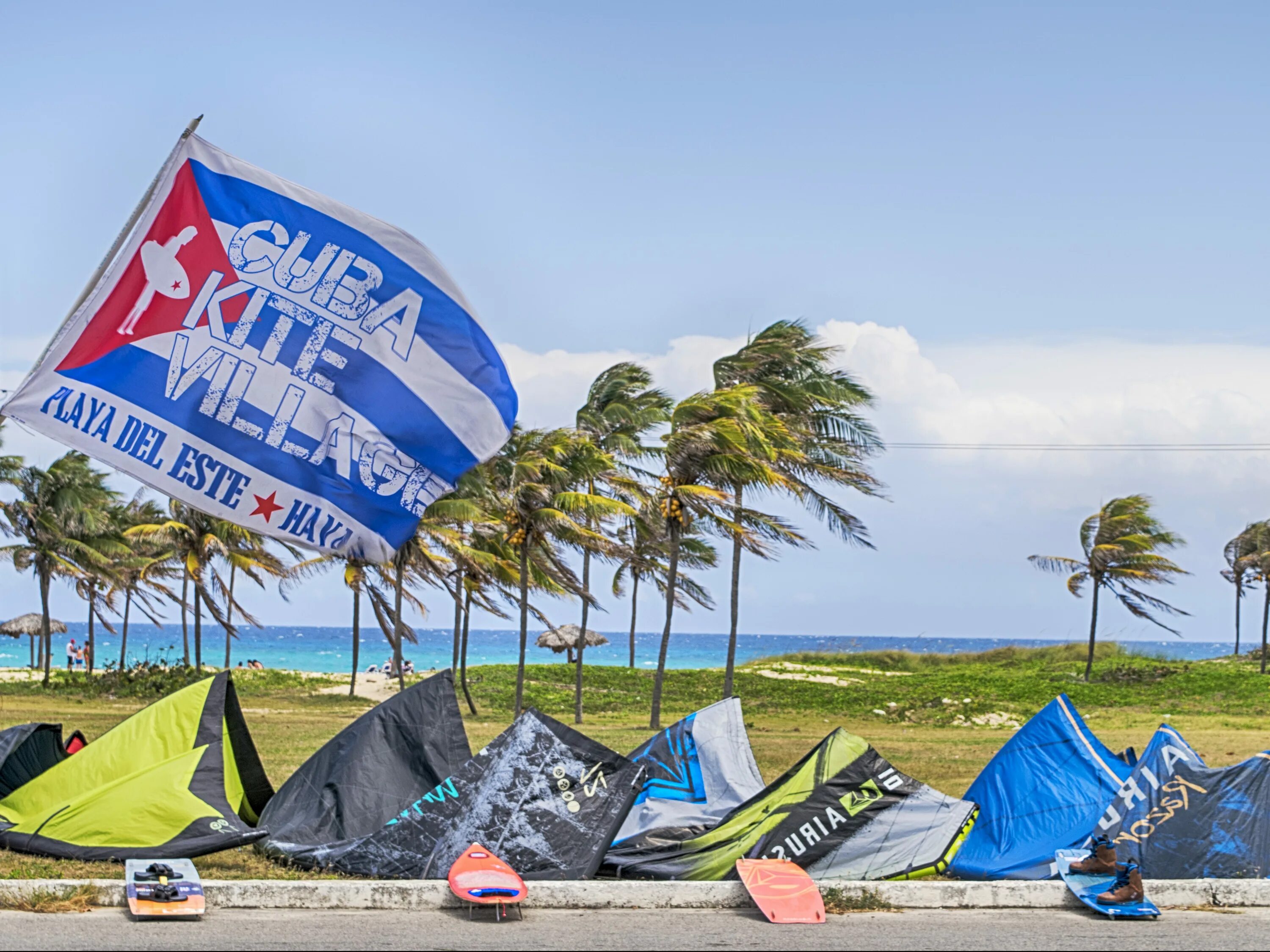 Палатка куб mimir 2017. Quechua arpenaz family 4. Палатка непромокаемая большая. Кемпинг зона куба тюмень фото. Кемпинг на кубе.
