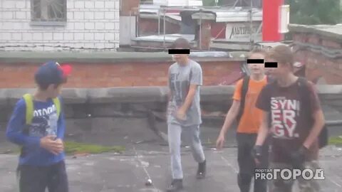 Подростки в подъезде чужого дома