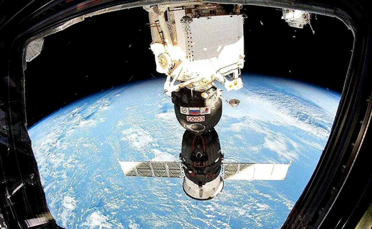 Мкс как доставляли. Корабль союз мкс. мкс станция американский сегмент. исследование космоса. мкс в космосе.