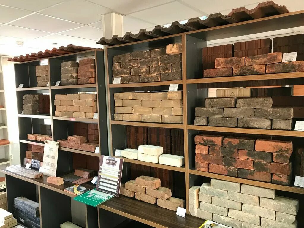 Мастер кирпича. Объявление по продаже кирпича. Славдом облицовочный кирпич. Кирпичный магазин. Кирпич витрина.