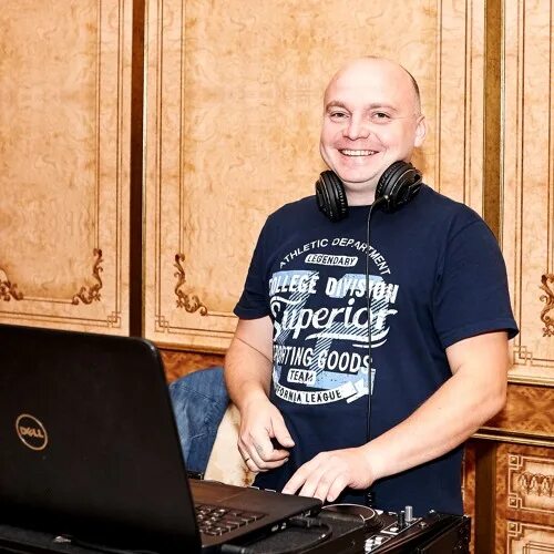 Зед клуб во владимире фото. Dj zed. Зед диджей. Timo maas feat. Dj aligator - from paris to berlin.
