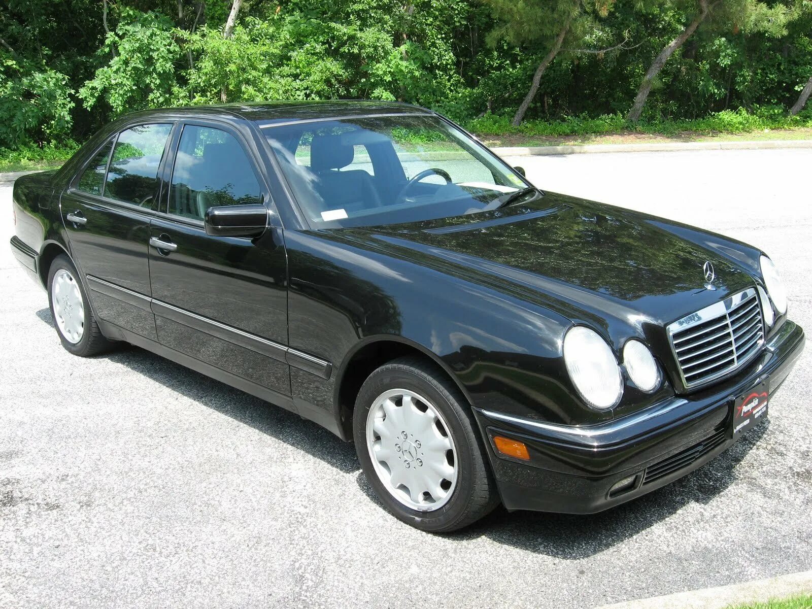 Куплю мерседес 1999. Mercedes Benz e320 1999. Мерседес е320. Мерседес е 320 1999. Мерседес Бенц е 320.