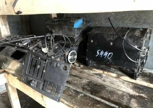 Радиаторы отопления кабины маз 5440. Блок печки маз. Блок климат контроля маз 5440. Блок управления печкой маз 5440. Блок климат контроля маз 5440.