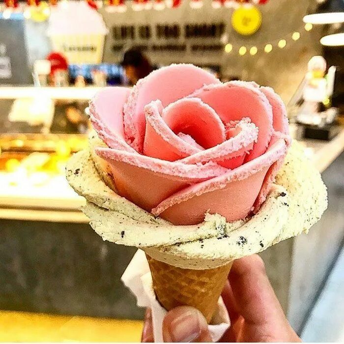 Rose ice cream. Мороженое референс. Мороженое стаканчик с розочкой. Самое красивое мороженое в мире. Rose ice cream.