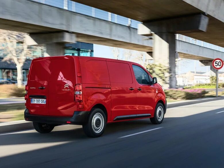 Citroen jumpy 2013. Citroen jumpy 2019. Ситроен джампи москва. Citroen jumpy 2. Ситроен джампи москва.