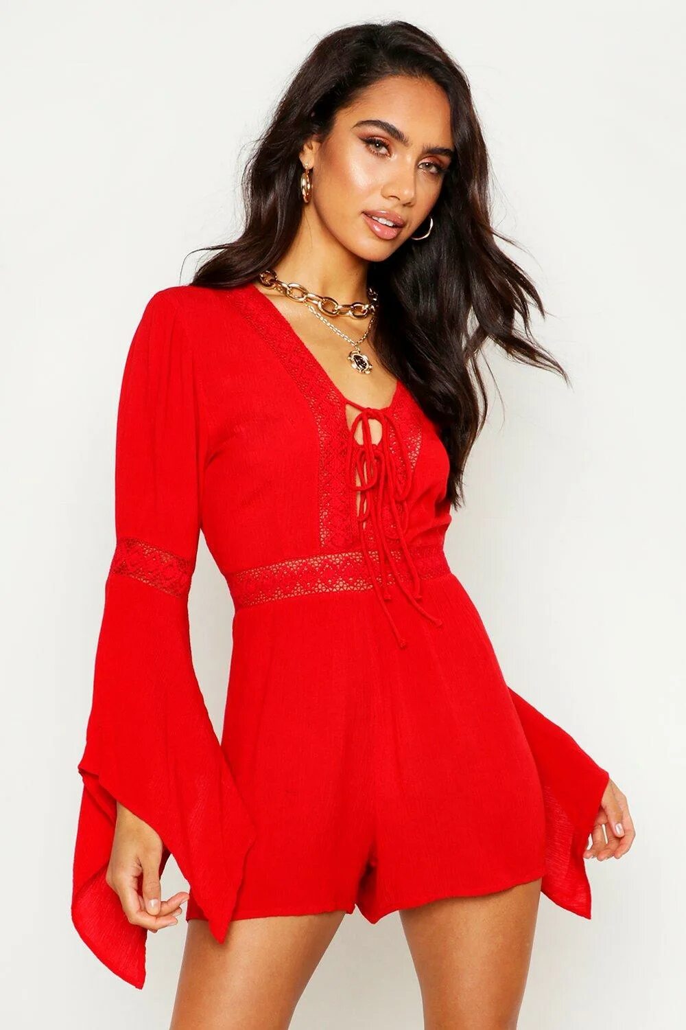 Логотип для bungly boo!. Платье с перекрученным дизайном boohoo. Boohoo платье бежевое. Boohoo топ белый. Укороченный свитер с футболкой.