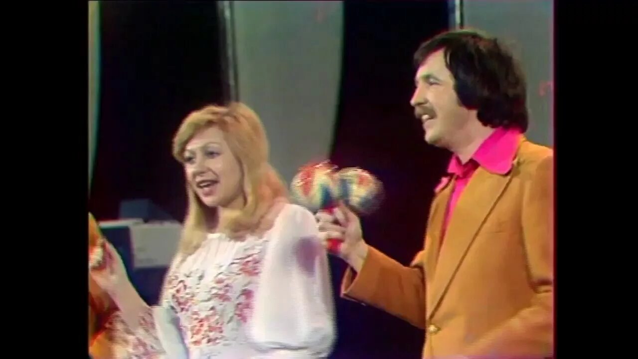 Виа пламя куба. Виа пламя куба. Ансамбль пламя это говорим мы. Парад   ваенги   в  кубе. Пламя не надо печалиться 1996.