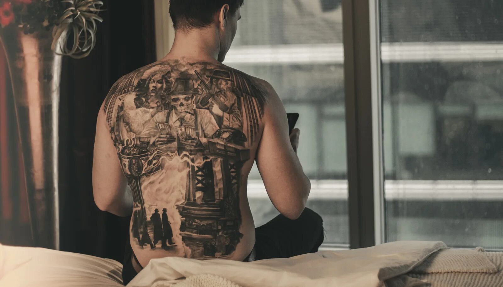 татуировка джона на спине