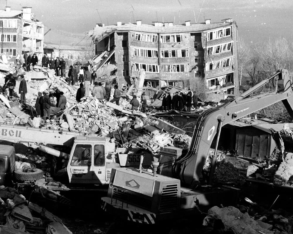 В каком году было сильное землетрясение. Землетрясение в Армении в 1988 город Ленинакан.