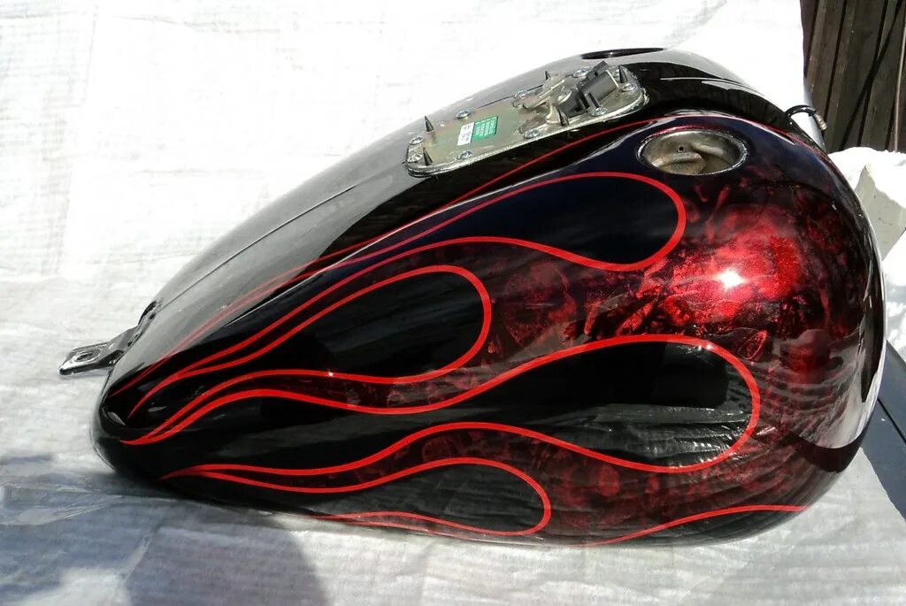 Бак кастом. Пинстрайпинг харлей дэвидсон. harley davidson custom paint. аэрография на баке мотоцикла. бензобак мотоцикла.