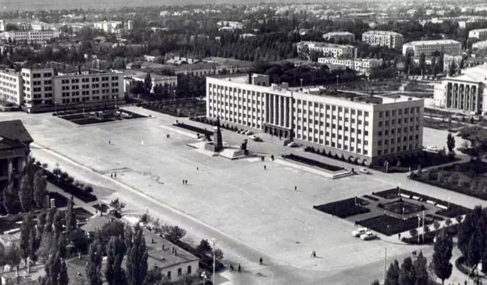 Ставрополь пл ленина. Город ставрополь площадь ленина. площадь ленина ставрополь 1960е. здание на площади ленина в ставрополе.