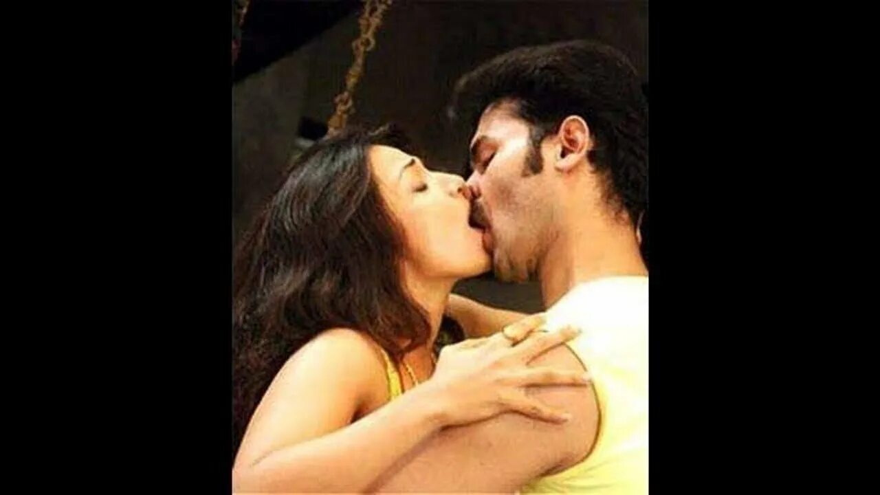 Hottest scene video. Таманна Бхатия Kiss. Таманна Бхатия поцелуй. Bollywood поцелуй. Bollywood actress kissing Scene.