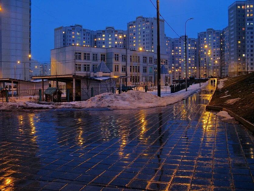 Ночной весенний город. Весенний вечер в городе. Улица ночью весной