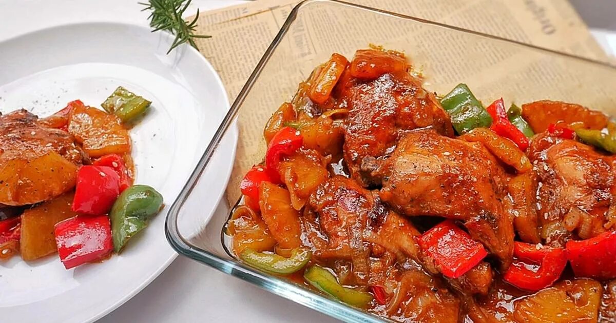 Куриное филе бедра с овощами. Курица терияки с овощами. курица с овощами в соусе терияки. овощи в соусе терияки. свинина в соусе терияки на сковороде.